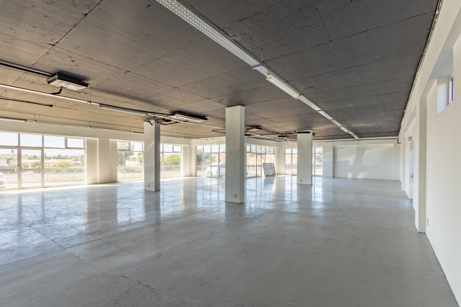 To Let commercial Property for Rent in Vredekloof Western Cape